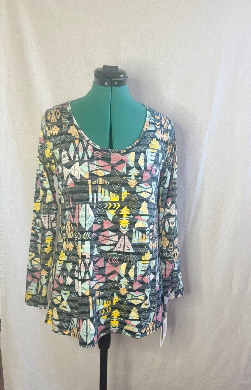 NWT Lularoe Lynnae top size small. Brand new with tags.